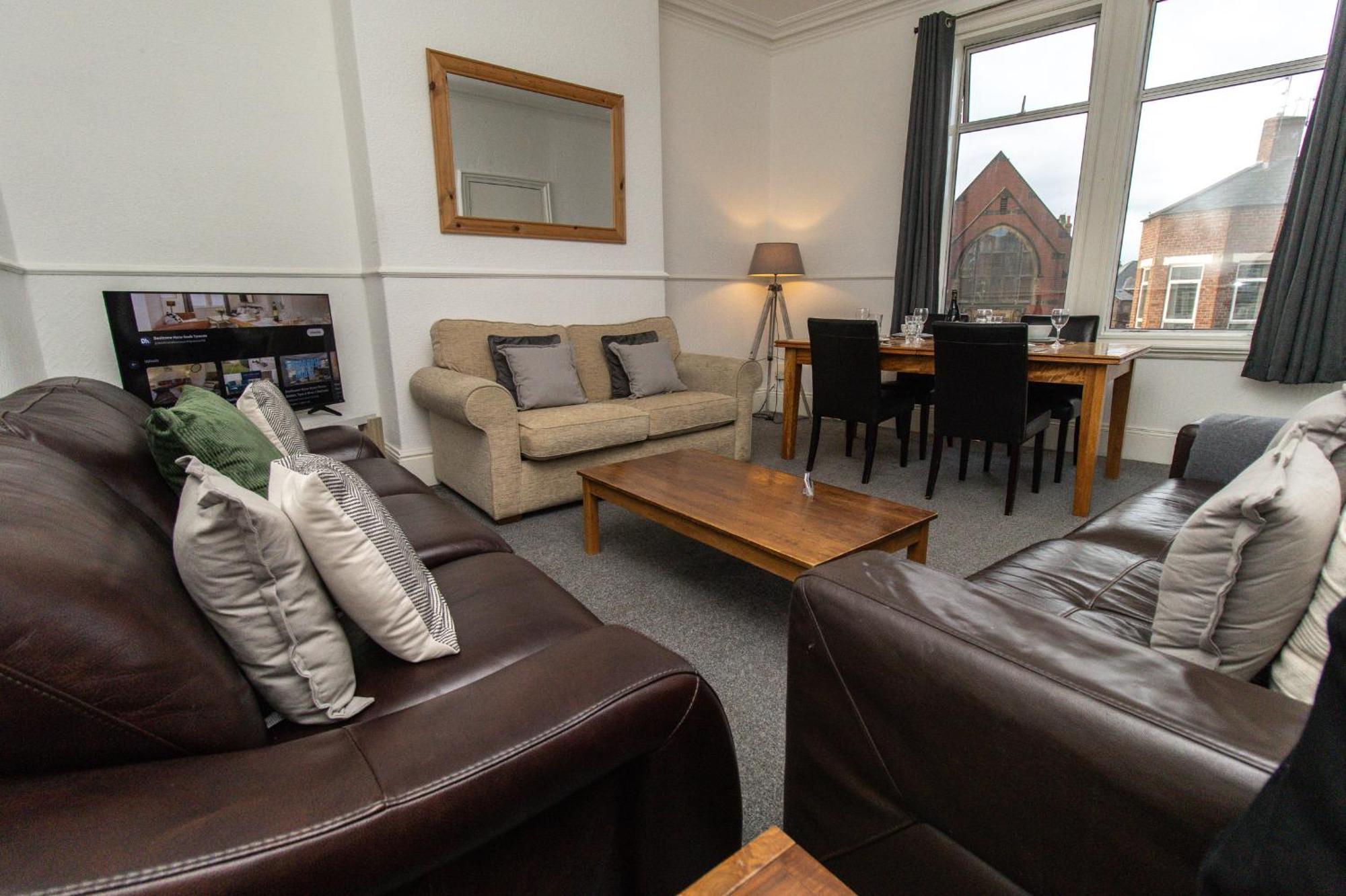 Dwellcome Home Ltd 4 King Bedroom Townhouse, Free Parking, Fast Wifi, Fully Equipped Kitchen, 15 Min Drive To Nissan, 20 Min To Newcastle Sunderland, Ideal For Long Term Contractor Etc Stays, Regular Housekeeping Option - See Our Site For Assurance جنوب شيلْدْز المظهر الخارجي الصورة