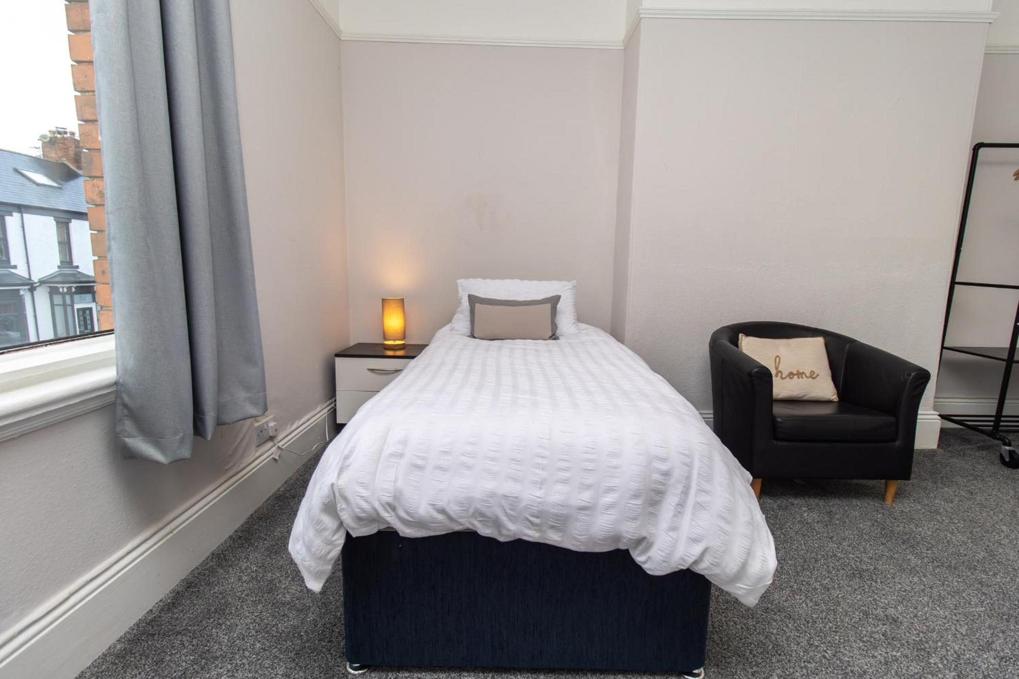 Dwellcome Home Ltd 4 King Bedroom Townhouse, Free Parking, Fast Wifi, Fully Equipped Kitchen, 15 Min Drive To Nissan, 20 Min To Newcastle Sunderland, Ideal For Long Term Contractor Etc Stays, Regular Housekeeping Option - See Our Site For Assurance جنوب شيلْدْز المظهر الخارجي الصورة