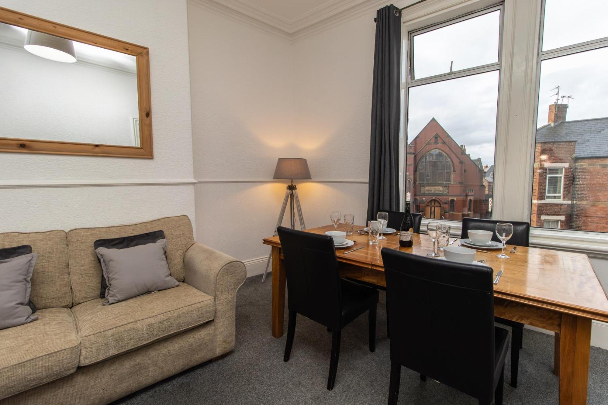 Dwellcome Home Ltd 4 King Bedroom Townhouse, Free Parking, Fast Wifi, Fully Equipped Kitchen, 15 Min Drive To Nissan, 20 Min To Newcastle Sunderland, Ideal For Long Term Contractor Etc Stays, Regular Housekeeping Option - See Our Site For Assurance جنوب شيلْدْز المظهر الخارجي الصورة