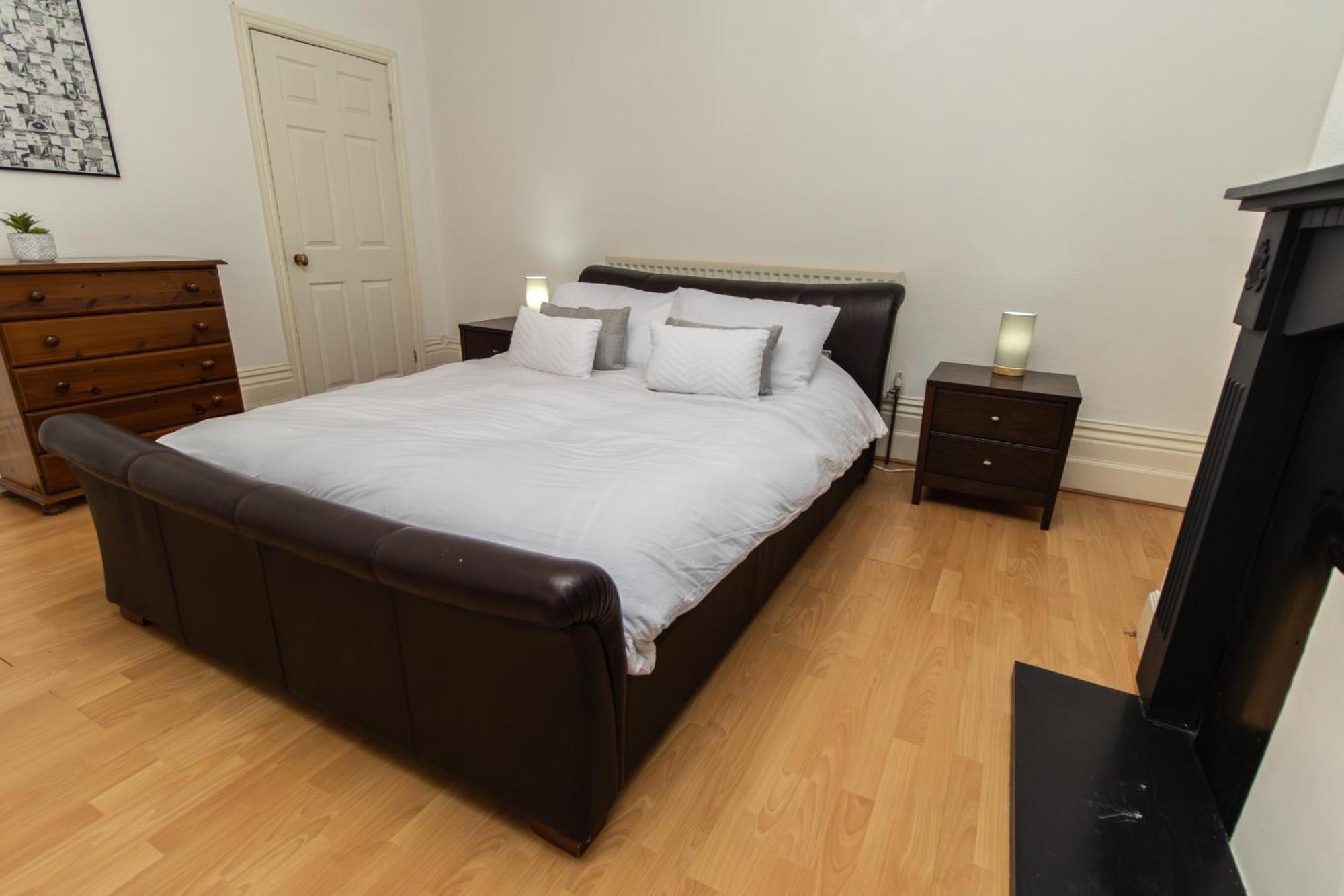 Dwellcome Home Ltd 4 King Bedroom Townhouse, Free Parking, Fast Wifi, Fully Equipped Kitchen, 15 Min Drive To Nissan, 20 Min To Newcastle Sunderland, Ideal For Long Term Contractor Etc Stays, Regular Housekeeping Option - See Our Site For Assurance جنوب شيلْدْز المظهر الخارجي الصورة