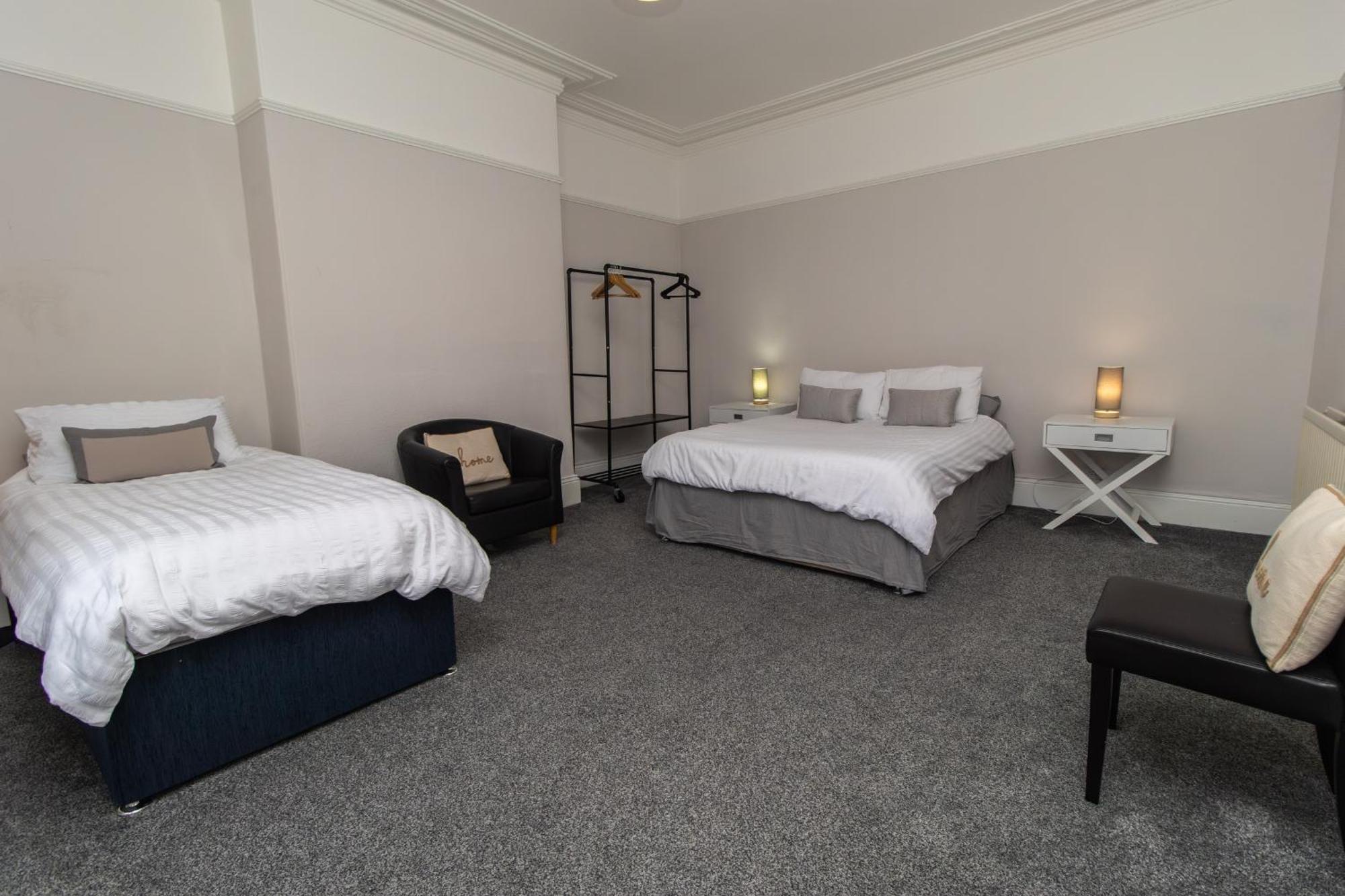 Dwellcome Home Ltd 4 King Bedroom Townhouse, Free Parking, Fast Wifi, Fully Equipped Kitchen, 15 Min Drive To Nissan, 20 Min To Newcastle Sunderland, Ideal For Long Term Contractor Etc Stays, Regular Housekeeping Option - See Our Site For Assurance جنوب شيلْدْز المظهر الخارجي الصورة